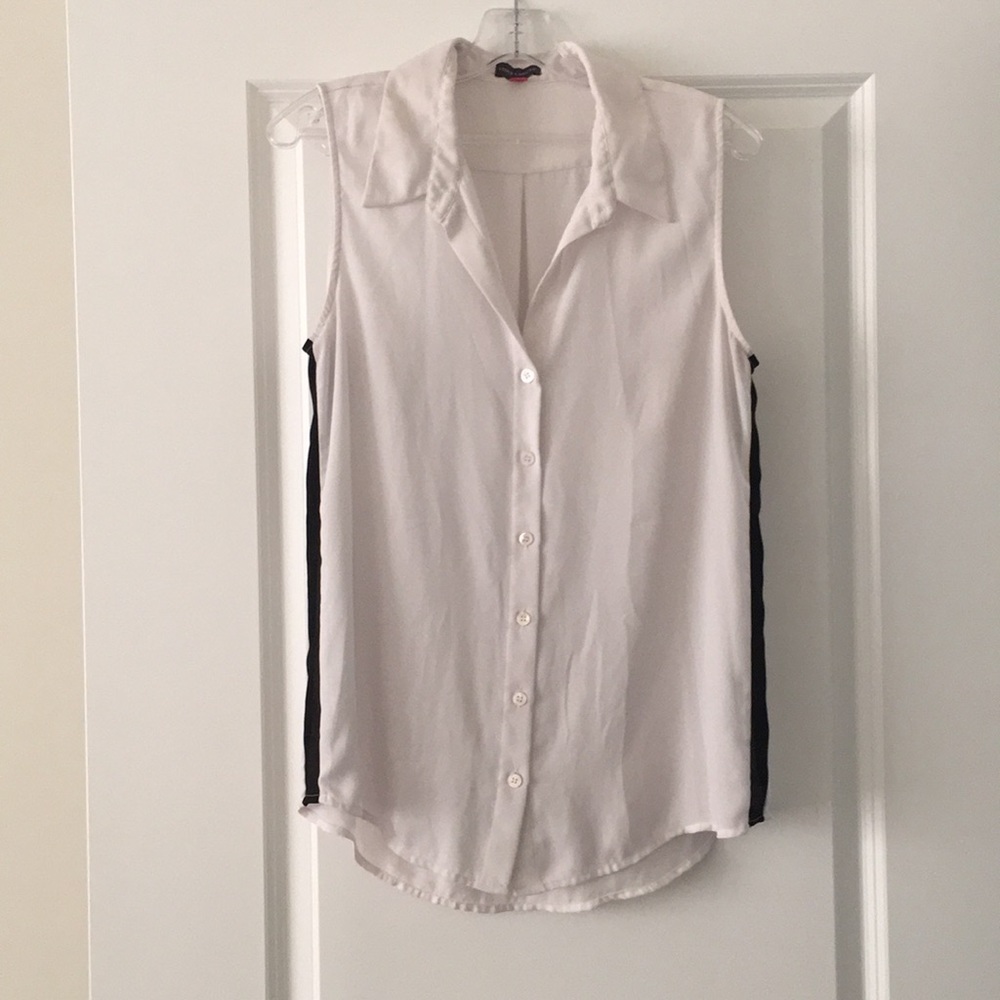 Vince Camuto Sleeveless Button Down Blouse -Size M